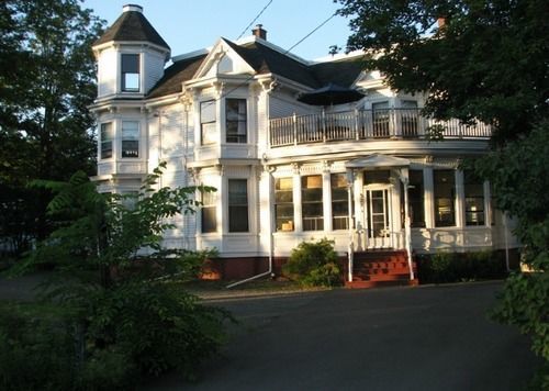 Evangeline'S Tower Bed & Breakfast Parrsboro Bagian luar foto
